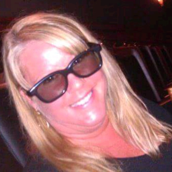 Meet your Posher, Lisa - Picture 1 of 1